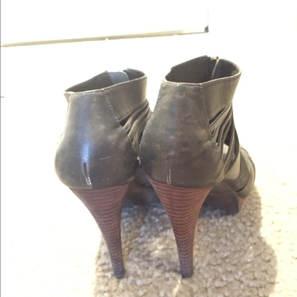 Military Green Platform Heels from Aldo - Picture 3 of 4